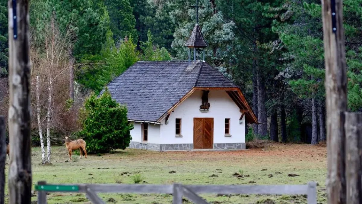 La capilla alpina que custodia los bosques de Meliquina y pocos conocen