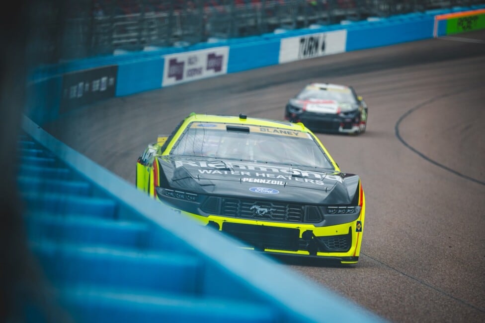Blaney voló en Phoenix y dejó a Larson en el fondo: la pole que sacude el Chase