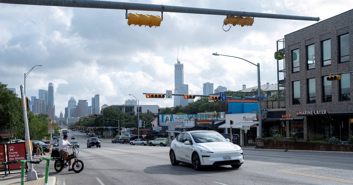 La ausencia de una ley federal deja a las ciudades de Estados Unidos a cargo de regular los robotaxis