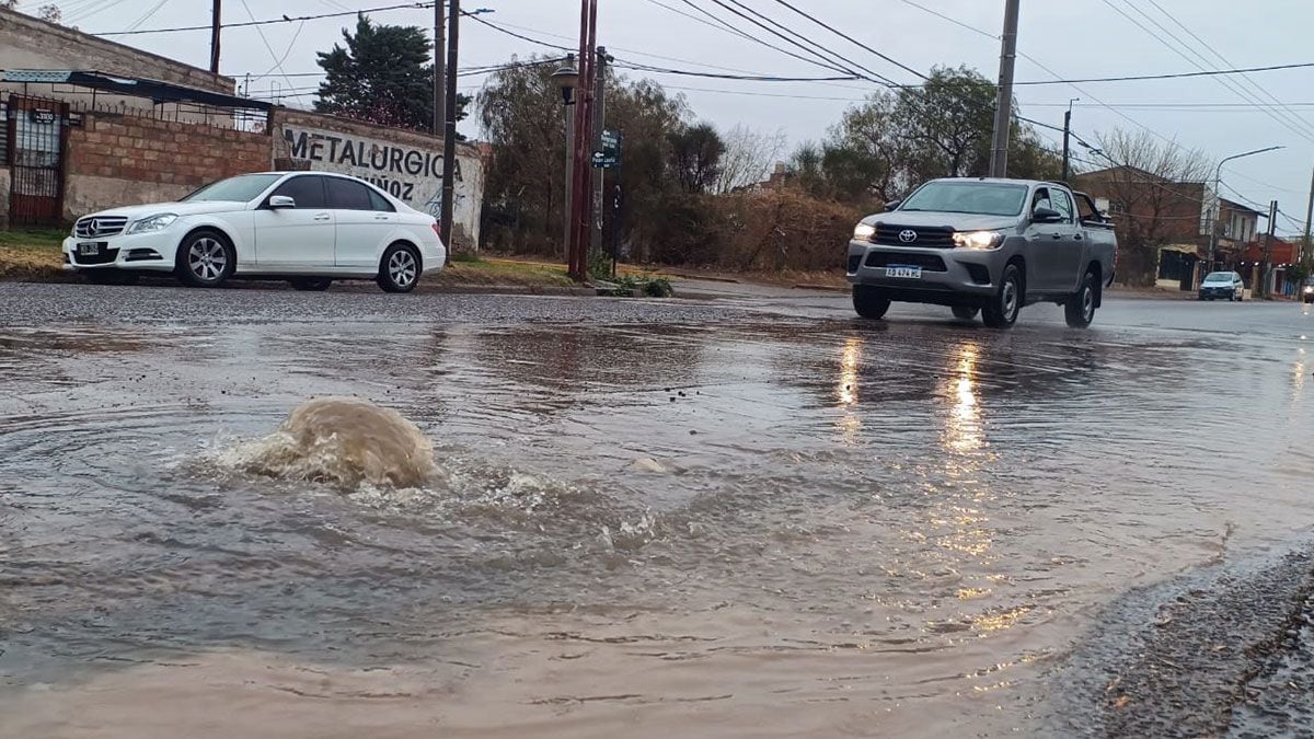 Cinco días bajo el agua en Neuquén y un frío que pega de noche