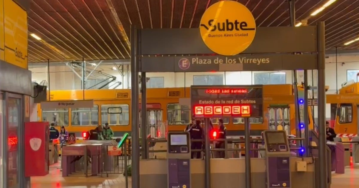 Detienen a dos delegados del subterráneo y el paro deja aousands de pasajeros sin servicio