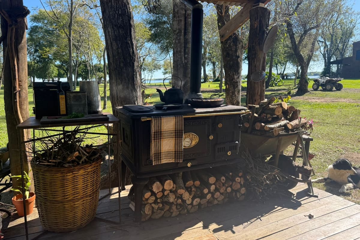 Tres Arroyos fabrica cocinas de hierro que atraviesan generaciones