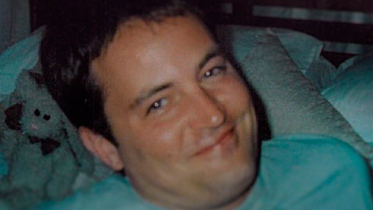 La vida de Matthew Perry detrás de la fama: Netflix reúne los testimonios de su entorno